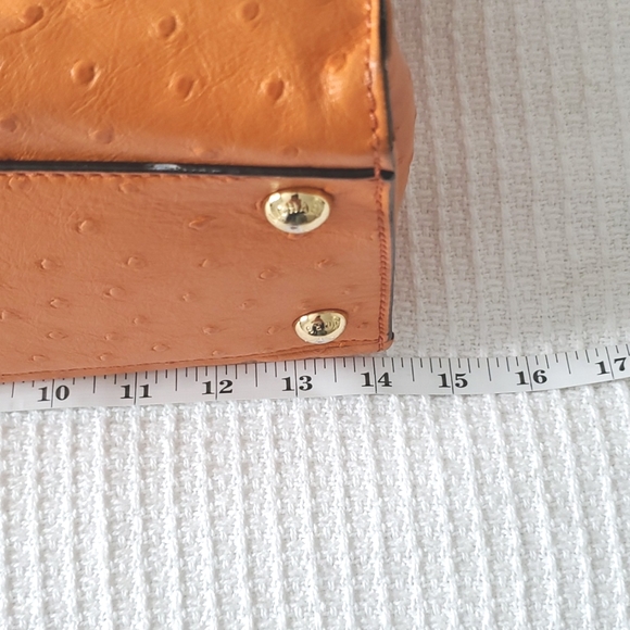 Michael Kors vintage Hamilton handbag.  Burnt orange color. Includes dust bag - Picture 8 of 12